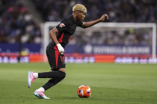 西亚卡姆和杰克逊半场均得分上双，二人合砍27分